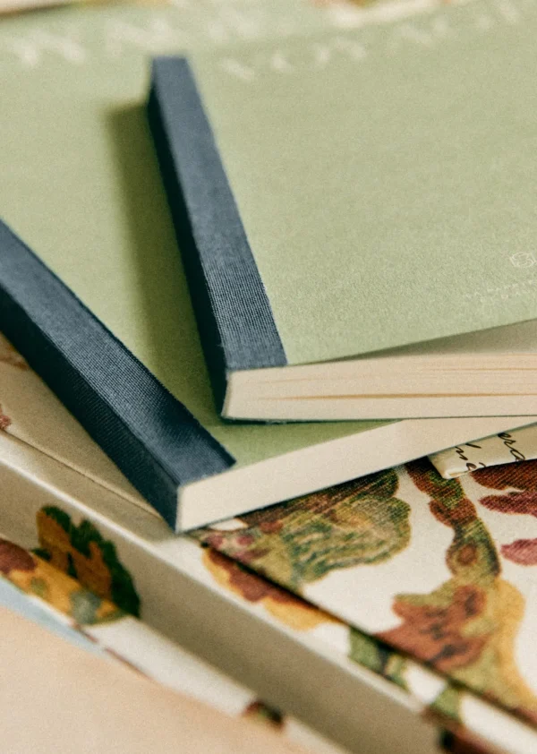 Sezane A5-Heft< Papierwaren & Raumdüfte