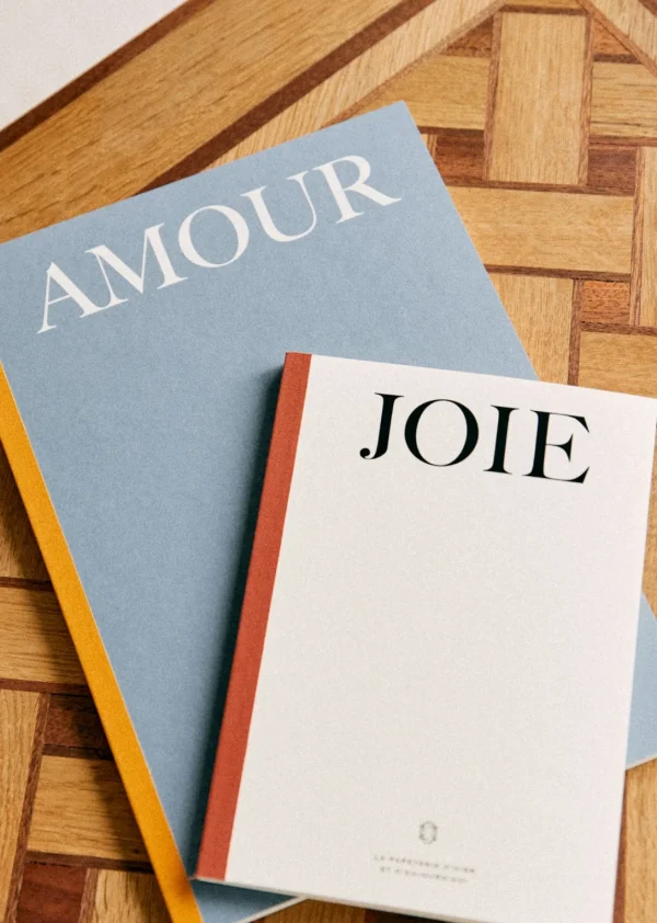 Sezane A5-Heft< Papierwaren & Raumdüfte