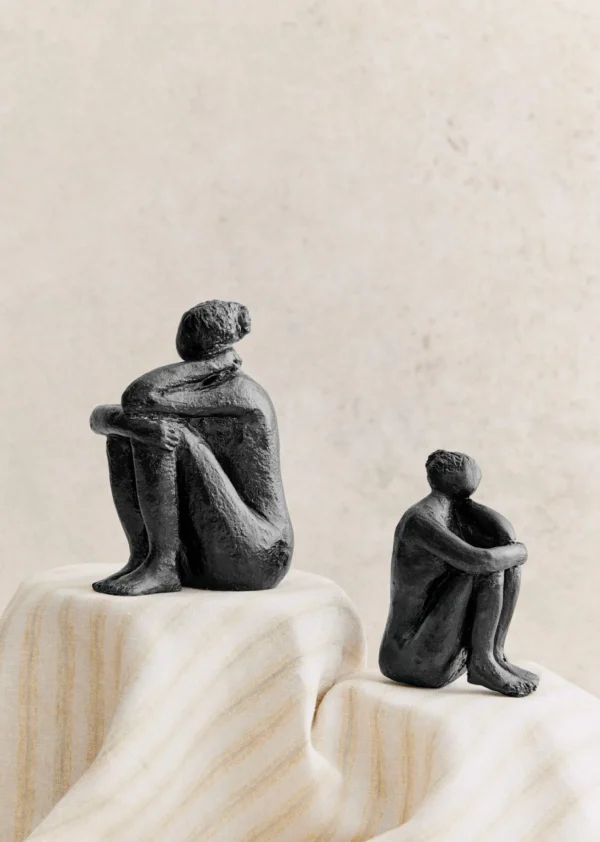 Sezane Skulptur Guénolée Courcoux - Frau In Gedanken Großes Modell< Gastkünstlerinnen