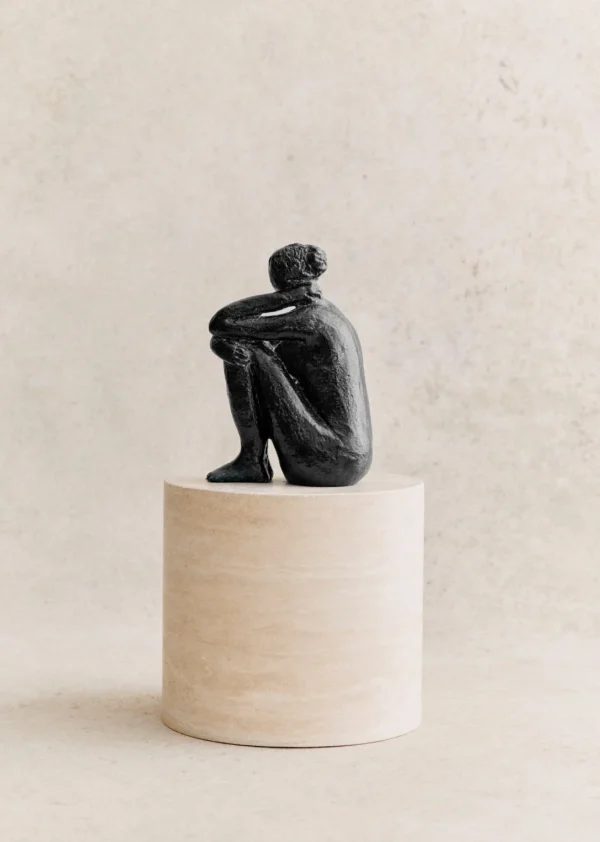 Sezane Skulptur Guénolée Courcoux - Frau In Gedanken Großes Modell< Gastkünstlerinnen